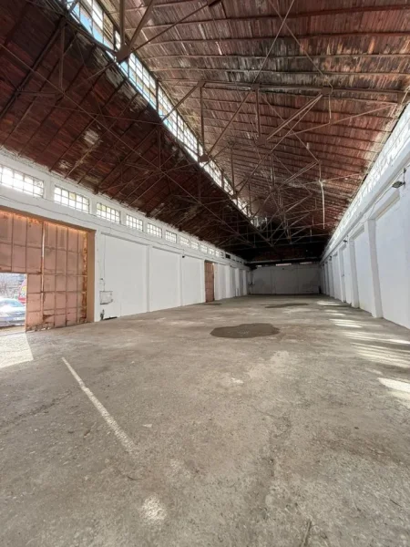 Durres, jepet me qera ambjent biznesi , 700 m² 1.200 € (Shkozet)