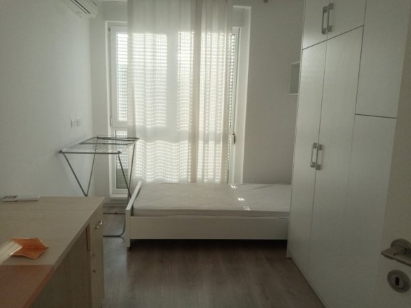 Tirane, jepet me qera apartament 2+1+Ballkon Kati 8, 97 m² 600 € (21 Dhjetori , Rruga Artan Lenja , Kompleksi Kontakt)