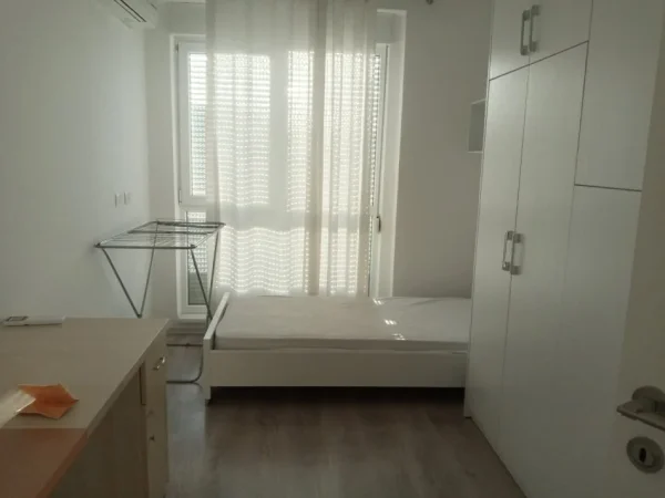 Tirane, jepet me qera apartament 2+1+Ballkon Kati 8, 97 m² 600 € (21 Dhjetori , Rruga Artan Lenja , Kompleksi Kontakt)