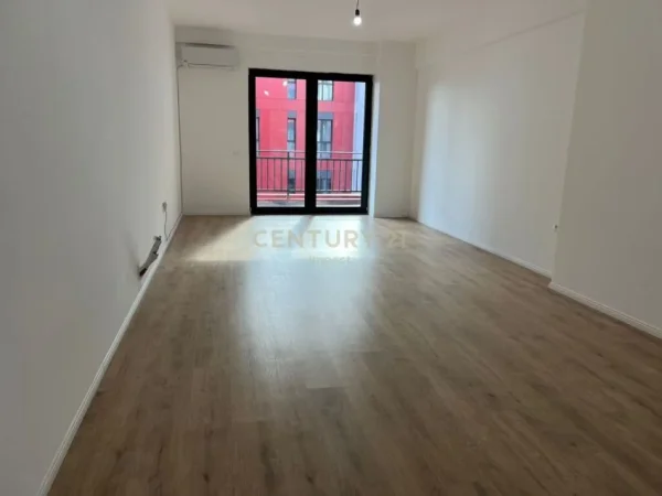 Tirane, jepet me qera apartament 2+1+Aneks+Ballkon Kati 6, 110 m² 500 € (Kompleksi Arlis Farmacia 10)
