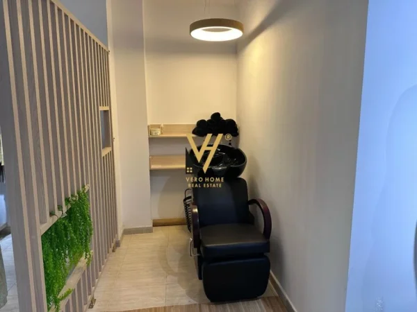 Tirane, shitet dyqan Kati 0, 116 m² 348.000 € (RRUGA E ELBASANIT)