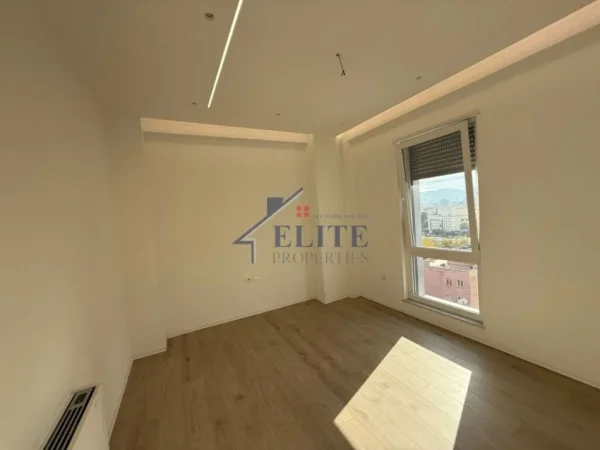 Tirane, jepet me qera zyre Kati 8, 145 m² 1.500 € (Rruga e Dibres)