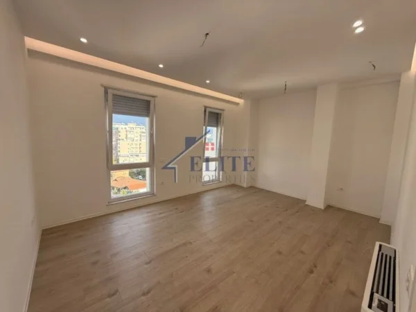 Tirane, jepet me qera zyre Kati 8, 145 m² 1.500 € (Rruga e Dibres)