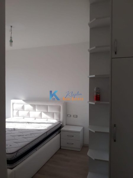 Tirane, jap me qera apartament 2+1+Ballkon Kati 8, 97 m² 600 € (21 Dhjetori, Kompleksi Kontakt)