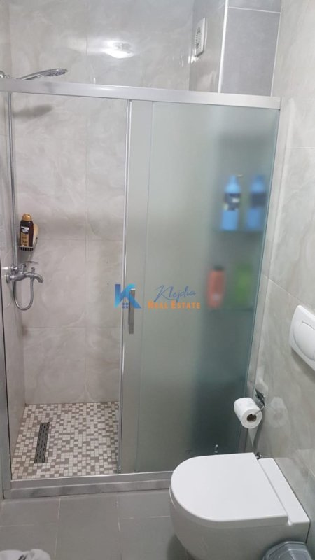 Tirane, jap me qera apartament 2+1+Ballkon Kati 8, 97 m² 600 € (21 Dhjetori, Kompleksi Kontakt)
