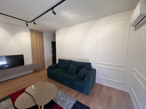 Tirane, jepet me qera apartament 1+1+Ballkon Kati 4, 60 m² 600 € (Selite . prane tregut ushqimor)
