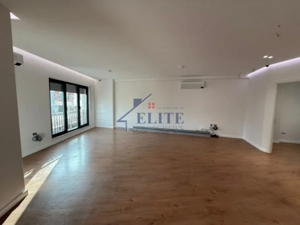 Tirane, jepet me qera zyre Kati 4, 144 m² 1.500 € (Bulevardi Zogu i I-re)