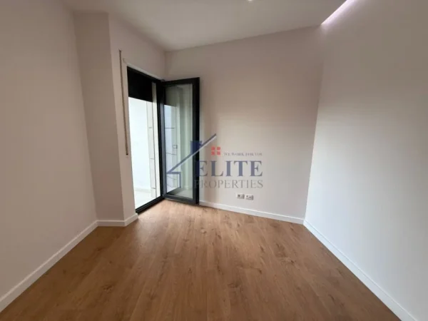 Tirane, jepet me qera zyre Kati 4, 144 m² 1.500 € (Bulevardi Zogu i I-re)