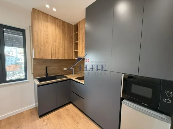 Tirane, jepet me qera zyre Kati 4, 144 m² 1.500 € (Bulevardi Zogu i I-re)