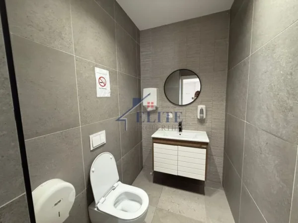 Tirane, jepet me qera zyre Kati 4, 144 m² 1.500 € (Bulevardi Zogu i I-re)