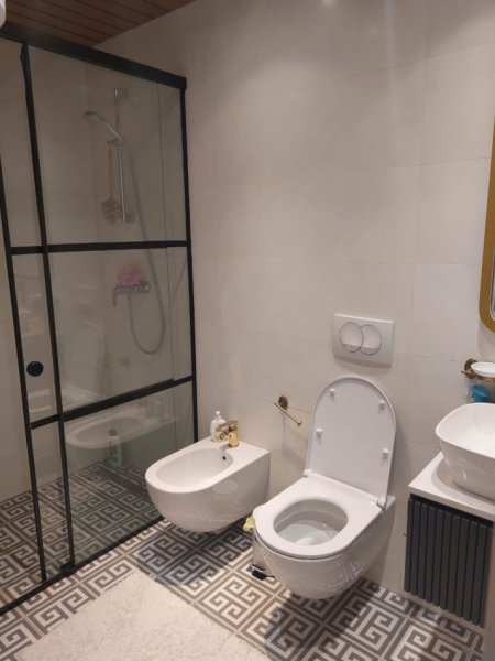 Tirane, jepet me qera apartament 2+1+Ballkon Kati 9, 90 m² 750 € (Fiori Di Bosko)