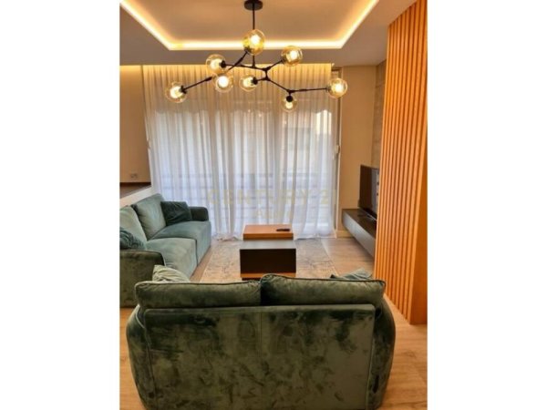 Tirane, jepet me qera apartament 2+1+Aneks+Ballkon Kati 3, 86 m² 1.500 € (Sheshi Willson)