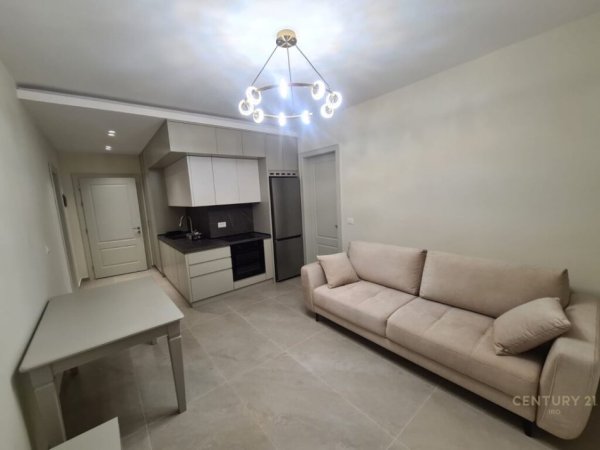 Tirane, jepet me qera apartament 1+1+Aneks+Ballkon Kati 2, 65 m² 800 € (RRUGE E KAVAJES)