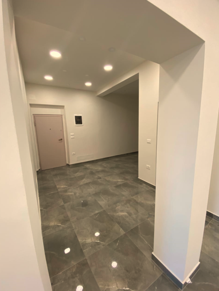 Tirane, shes dyqan Kati 0, 66 m² 550.000 € (Stadiumi Dinamo)