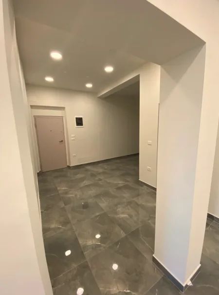 Tirane, shes dyqan Kati 0, 66 m² 490.000 € (Stadiumi Dinamo)