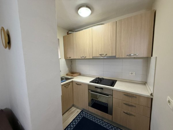 Tirane, jepet me qera apartament 1+1 Kati 0, 53 m² 400 €