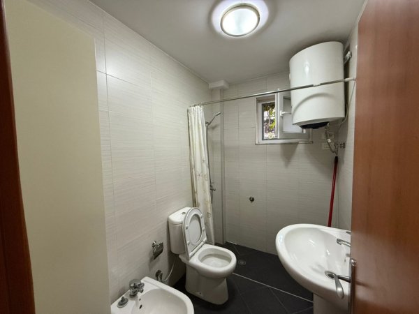 Tirane, jepet me qera apartament 1+1 Kati 0, 53 m² 400 €
