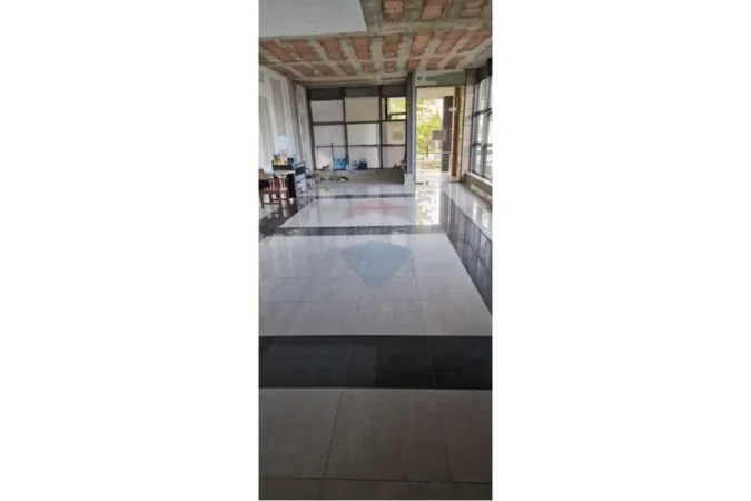 Tirane, jepet me qera dyqan Kati 0, 150 m² 1.300 € (INSTITUT)
