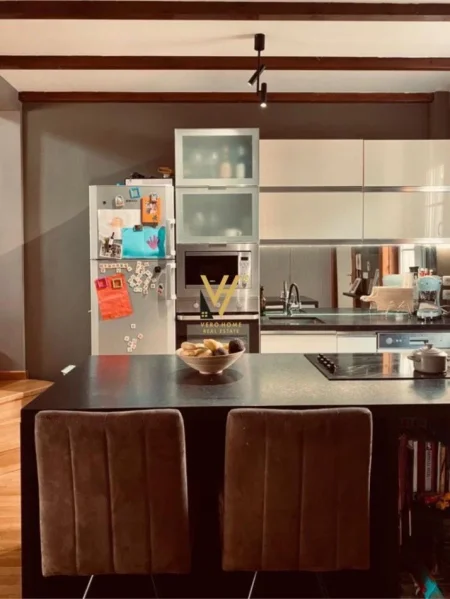 Tirane, jepet me qera apartament 4+1 , 180 m² 1.200 € (RRUGA E BRIGADAVE)