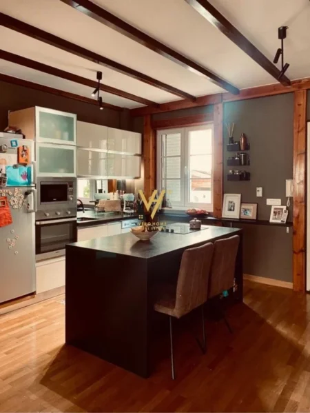 Tirane, jepet me qera apartament 4+1 , 180 m² 1.200 € (RRUGA E BRIGADAVE)