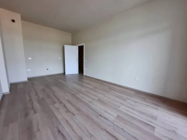 Tirane, jap me qera zyre Kati 7, 110 m² 800 € (ISH PARKU)