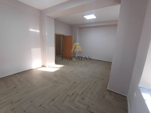 Tirane, jepet me qera zyre Kati 2, 76 m² 800 € (Shallvaret, perballe Tajvanit)