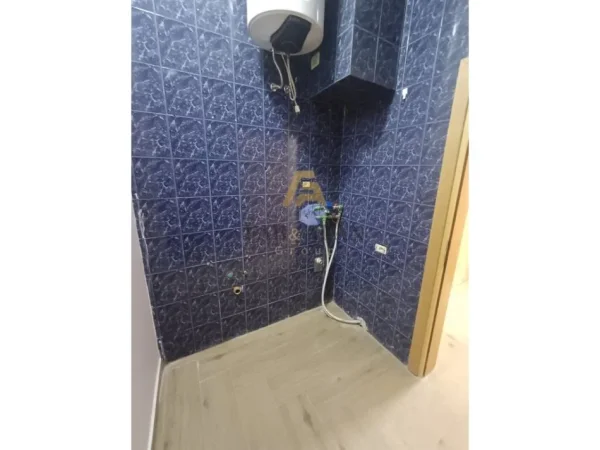 Tirane, jepet me qera zyre Kati 2, 76 m² 800 € (Shallvaret, perballe Tajvanit)