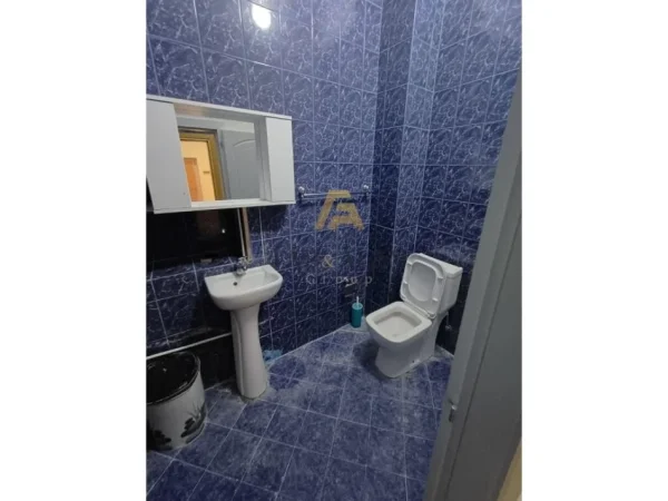 Tirane, jepet me qera zyre Kati 2, 76 m² 800 € (Shallvaret, perballe Tajvanit)