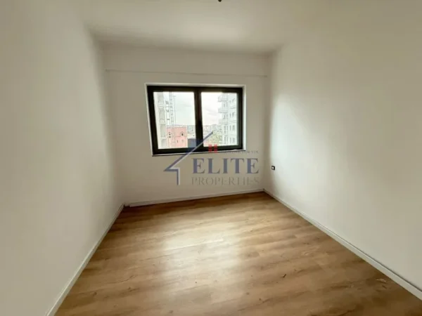 Tirane, jepet me qera apartament 1+1 Kati 3, 64 m² 400 € (Fusha e Aviacionit)
