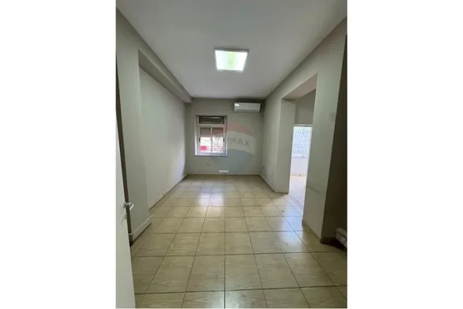 Tirane, jepet me qera zyre Kati 3, 95 m² 1.500 € (BLLOKU)