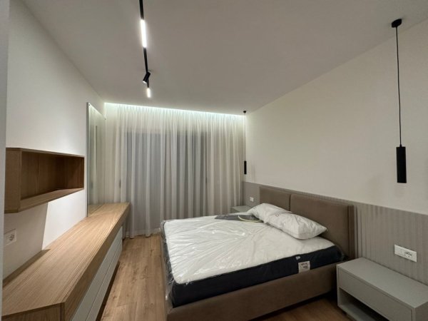 Tirane, jepet me qera 1+1+Aneks+Ballkon , (Komuna e Parisit)