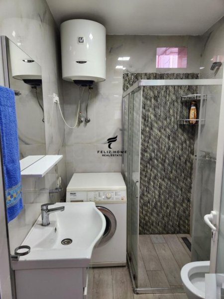 Tirane, jepet me qera apartament 2+1 Kati 3, 98 m² 500 € (BILL KLINTON)