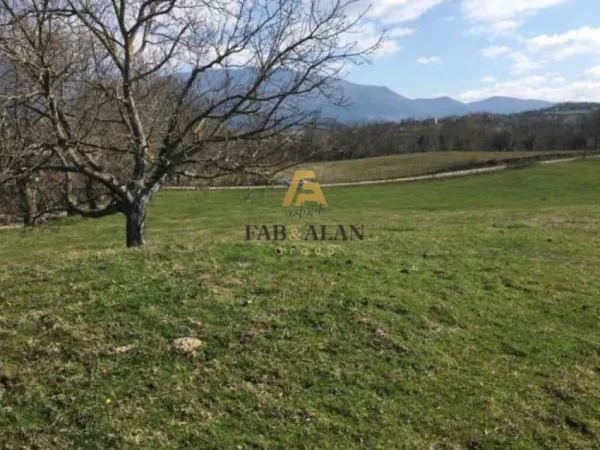 Tirane, shitet toke , 2.000 m² 160.000 € (Mullet)