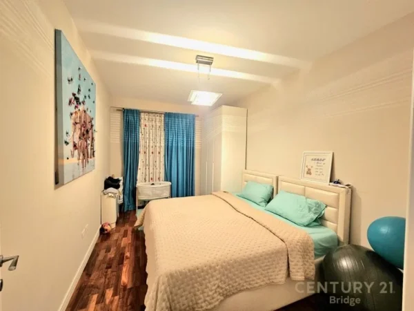 Tirane, shitet apartament 3+1 Kati 4, 187 m² 604.000 € (Liqeni I Thate)