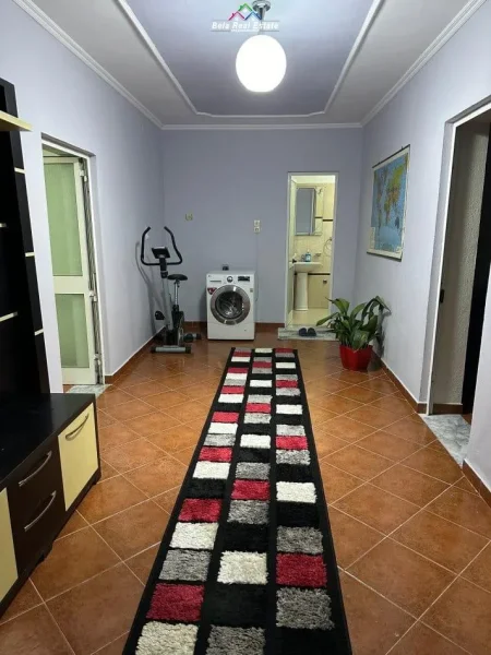 Tirane, jepet me qera Vile 2+1 Kati 1, 140 m² 400 € (porcelan)