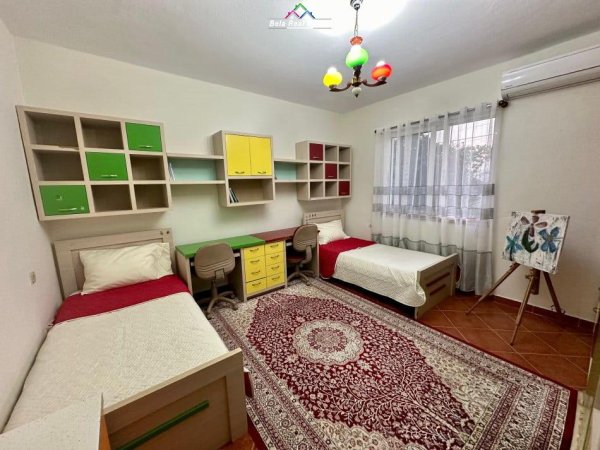 Tirane, jepet me qera Vile 2+1 Kati 1, 140 m² 400 € (porcelan)