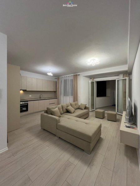 Tirane, jepet me qera apartament 2+1 , 100 m² 650 € (fusha e aviacionit)