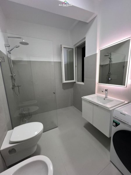 Tirane, jepet me qera apartament 2+1 , 100 m² 650 € (fusha e aviacionit)