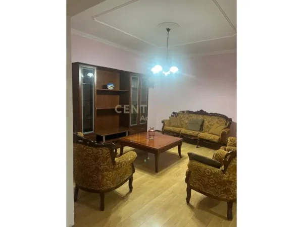 Tirane, shes apartament 2+1+Aneks+Ballkon Kati 1, 138 m² 250.000 € (Vasil Shanto)