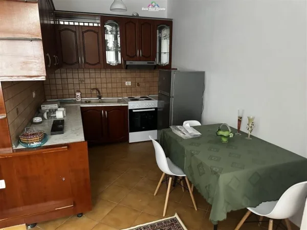 jepet me qera Vile 2+1 Kati 3, 80 m² 400 € (selite)