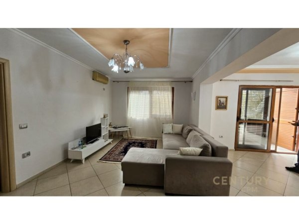 Tirane, jepet me qera apartament 1+1+Aneks+Ballkon Kati 9, 69 m² (9-kateshet)