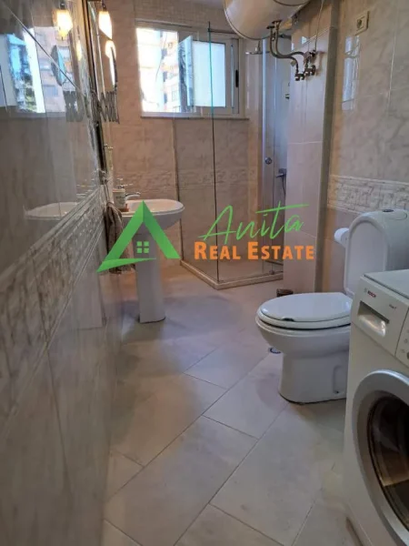 Tirane, jepet me qera apartament 1+1+Ballkon Kati 2, 67 m² 550 € (Qender)