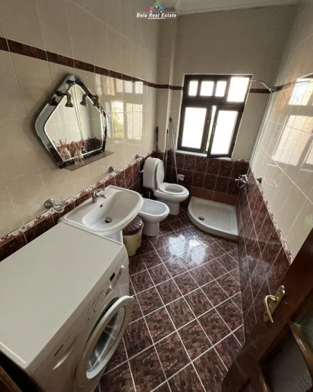 Tirane, jepet me qera apartament 1+1+Ballkon Kati 4, 44 m² 490 € (21 Dhjetori)