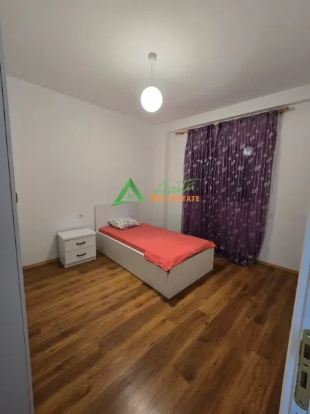 Tirane, jepet me qera apartament 2+1 Kati 4, 111 m² 650 € (Ali Demi)