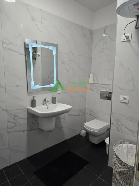 Tirane, jepet me qera apartament 2+1 Kati 4, 111 m² 650 € (Ali Demi)