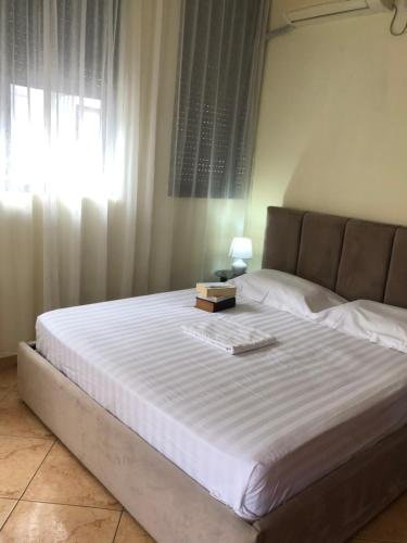 Tirane, jepet me qera apartament 1+1+Ballkon Kati 4, 74 m² 430 € (Don Bosko)