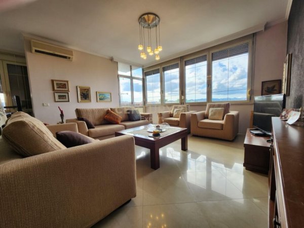 Tirane, jepet me qera apartament 2+1+Aneks+Ballkon Kati 12, 150 m² 1.100 € (ZOGU I ZI)