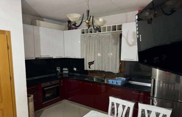 Tirane, jepet me qera apartament 2+1 Kati 3, 110 m² 400 € (STACIONI I TRENIT)