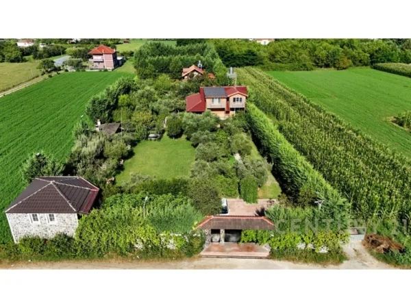 Tirane, shes ambjent biznesi Kati 3, 16.000 m² 2.000.000 € (RINASIT)