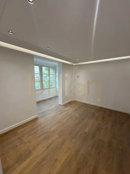 Tirane, jepet me qera ambjent biznesi Kati 2, 145 m² 1.300 € (Shkolla Baletit, Tirana, Albania)